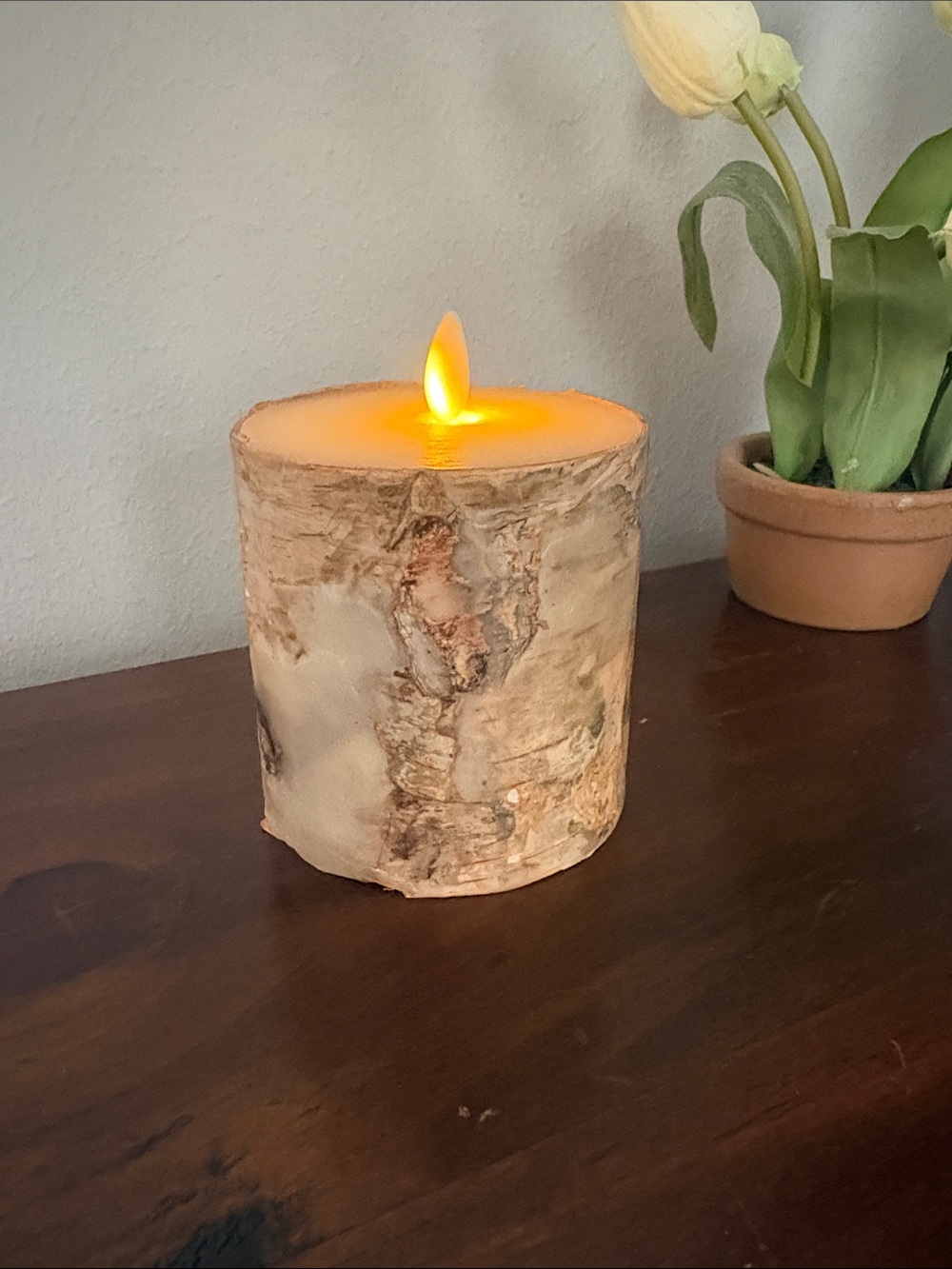 Pottery Barn Flickering Flameless Wax Pillar Candle. - Picture 4 of 6
